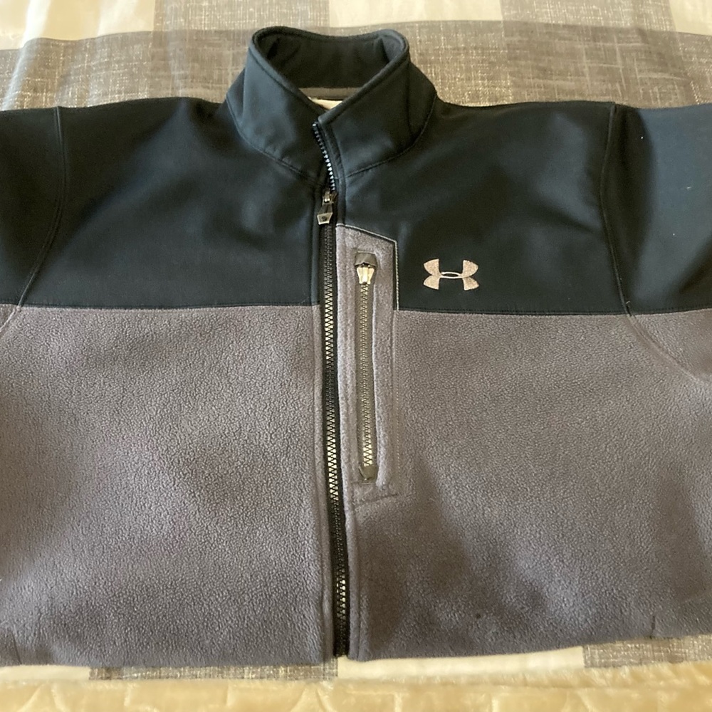 - Men’s Under armour Fleece jacket size large